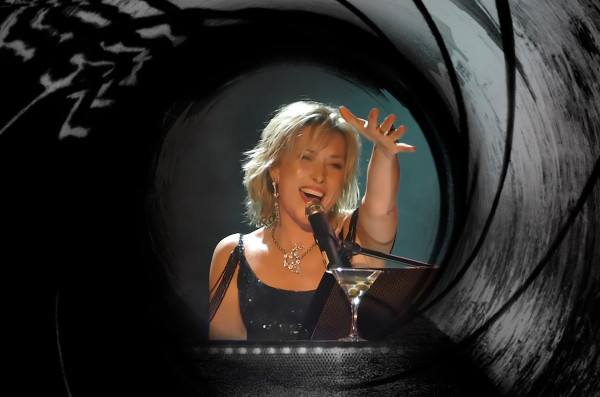 ©Lady BOND 2025 keyvisual piano gunbarell